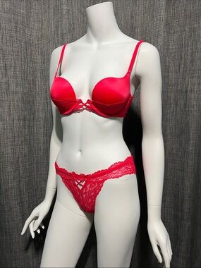 Victoria's Secret Very Sexy Red Lace Padded Demi Push Up Bra & Cheeky Panty 32C